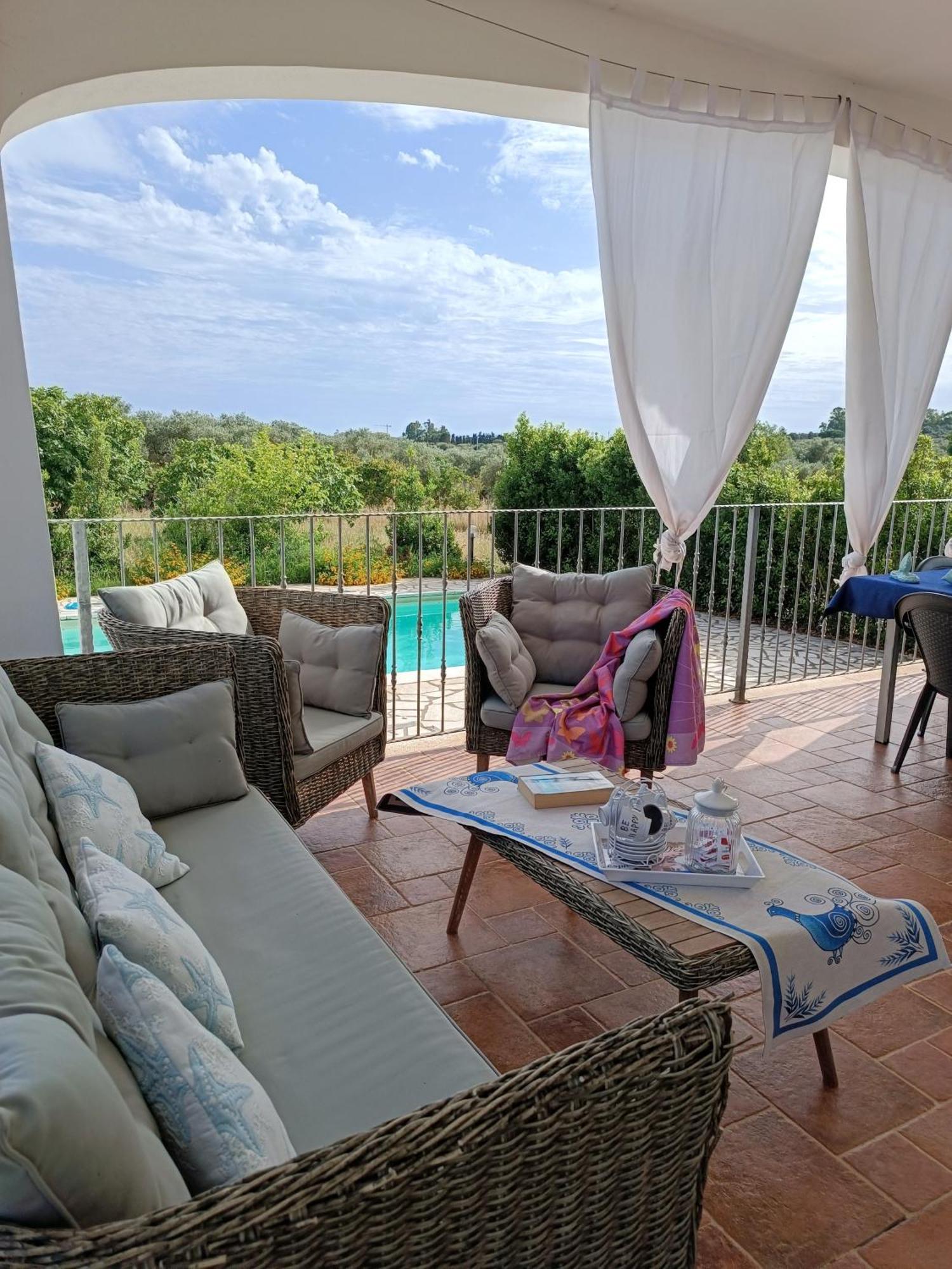 Villa Rafael Con Piscina, Iun P4098